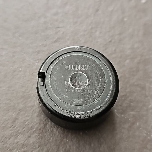 MAC Aqua "Aquadisiac" EYE SHADOW perfect for Beach Vacation or Cocktails! - Picture 3 of 3
